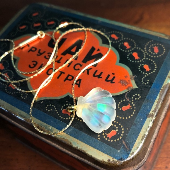 Jewelry - Handmade UV Resin Clam Shell Necklace